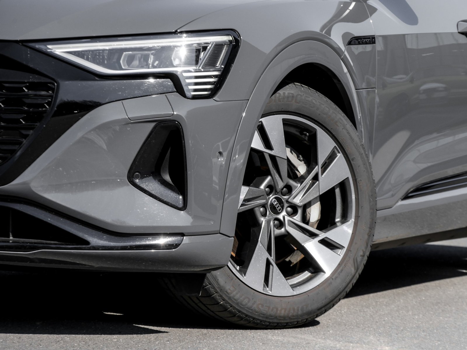 Audi Q8 e-tron 50 quattro advanced AHK CAM B&O LM20