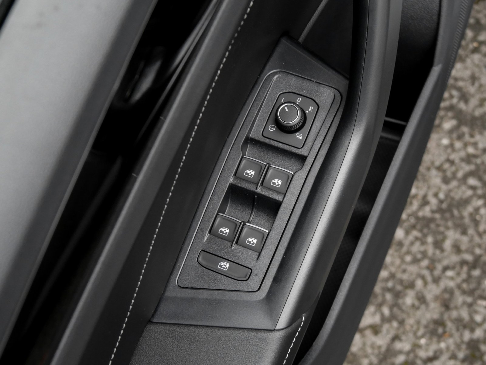 Volkswagen T-Roc 1.0 R-LINE BLACKSTYLE CAM LM19