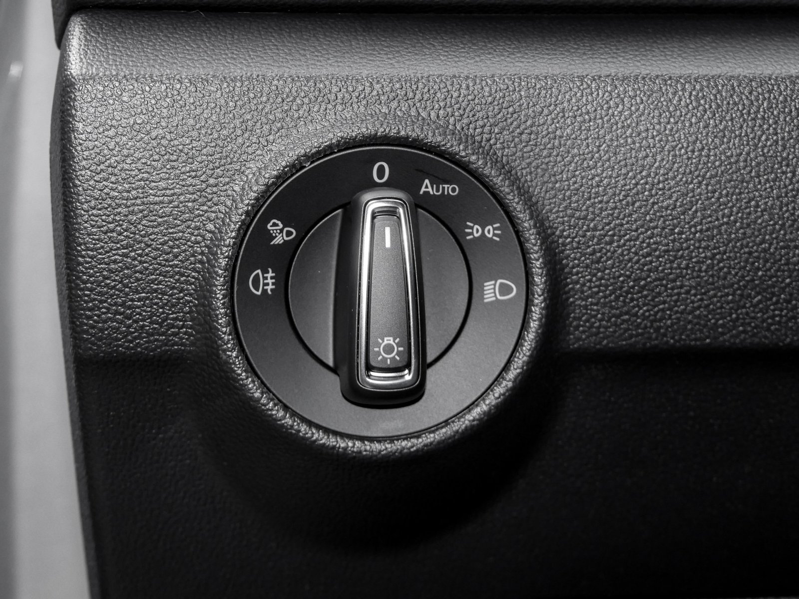 Volkswagen T-Roc 1.0 R-LINE BLACKSTYLE CAM LM19