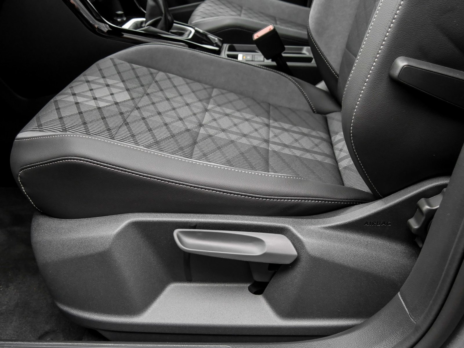 Volkswagen T-Roc 1.0 R-LINE BLACKSTYLE CAM LM19