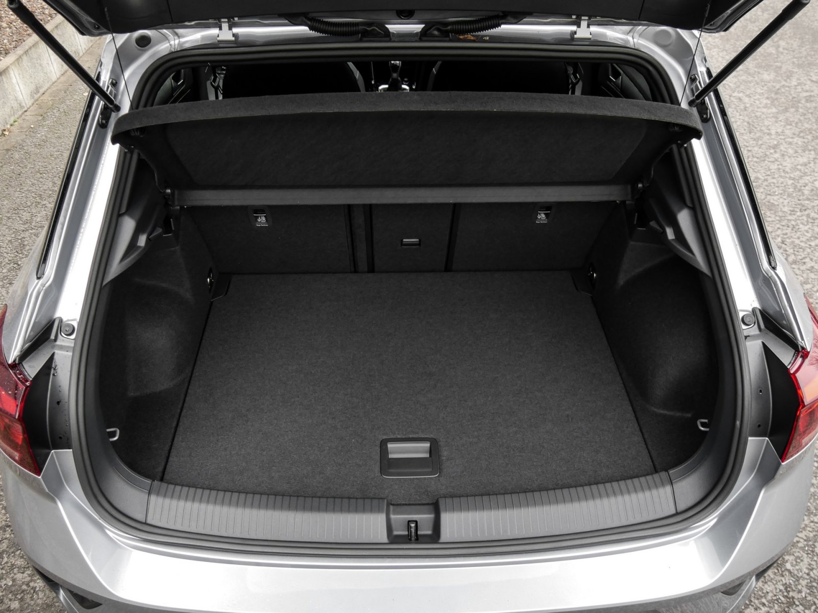 Volkswagen T-Roc 1.0 R-LINE BLACKSTYLE CAM LM19