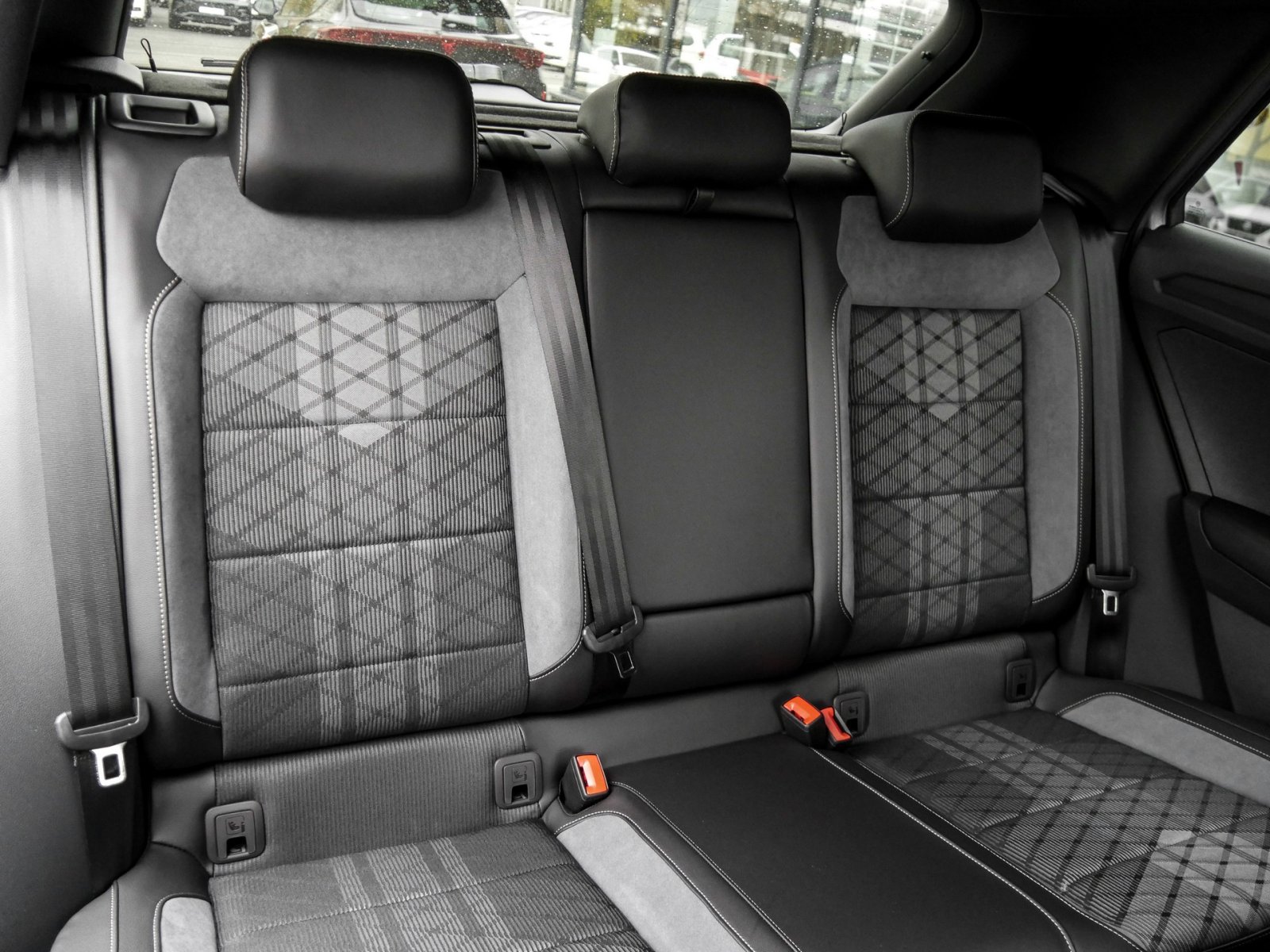 Volkswagen T-Roc 1.0 R-LINE BLACKSTYLE CAM LM19