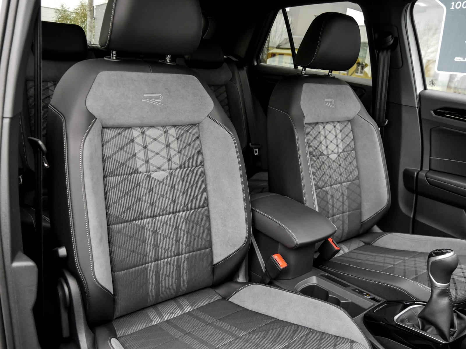 Volkswagen T-Roc 1.0 R-LINE BLACKSTYLE CAM LM19