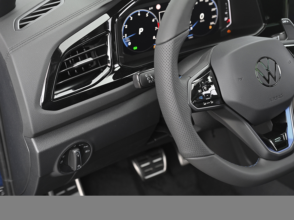 Volkswagen T-Roc R 4X4 AKRAPOVIC PANO BLACKSTYLE eKLAPPE