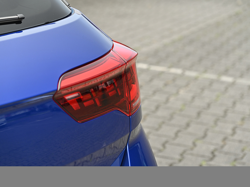 Volkswagen T-Roc R 4X4 AKRAPOVIC PANO BLACKSTYLE eKLAPPE