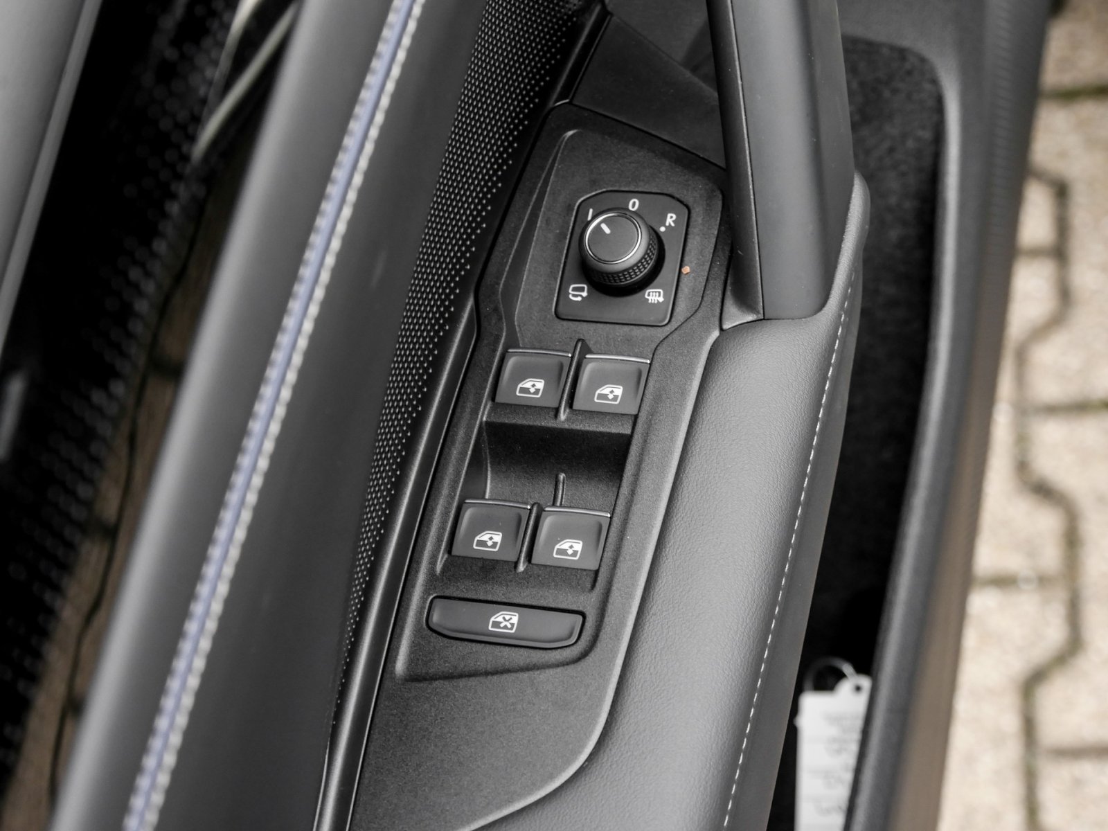 Volkswagen Tiguan 2.0 R-LINE 4X4 NEUESMODELL AHK 360CAM 20Z