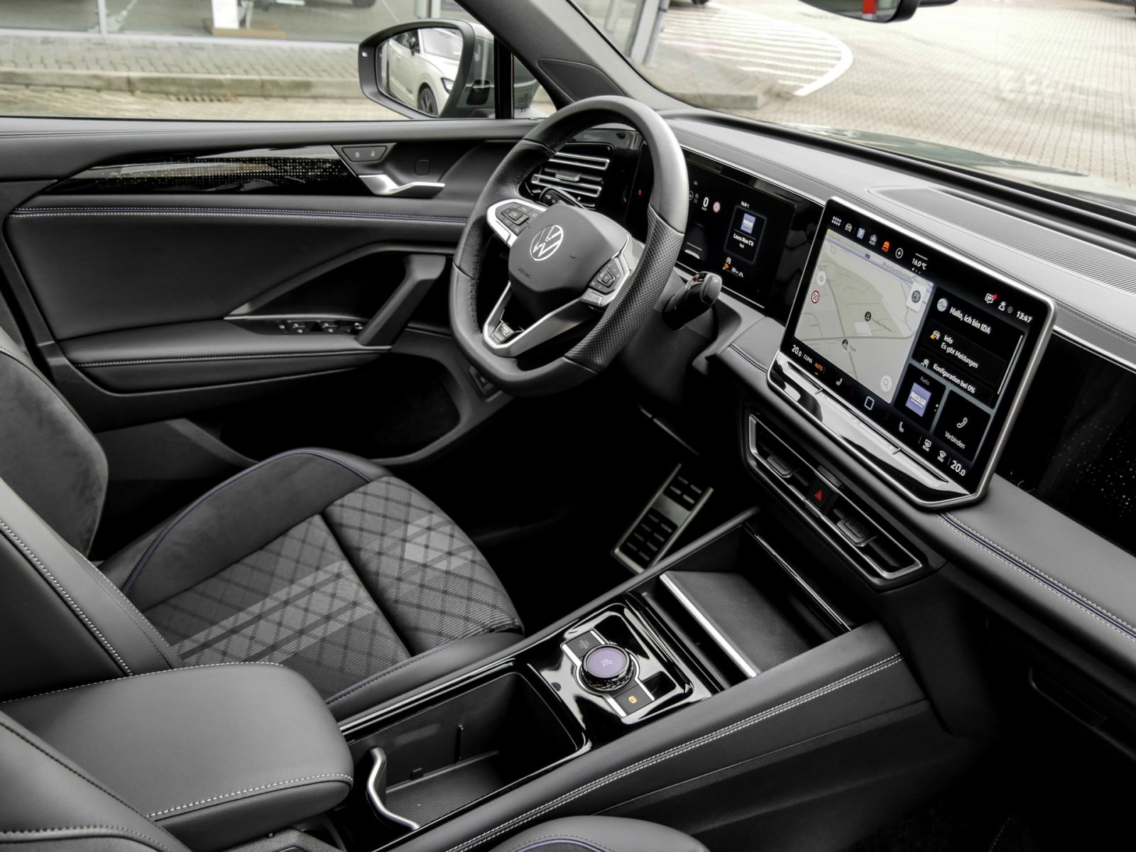 Volkswagen Tiguan 2.0 R-LINE 4X4 NEUESMODELL AHK 360CAM 20Z