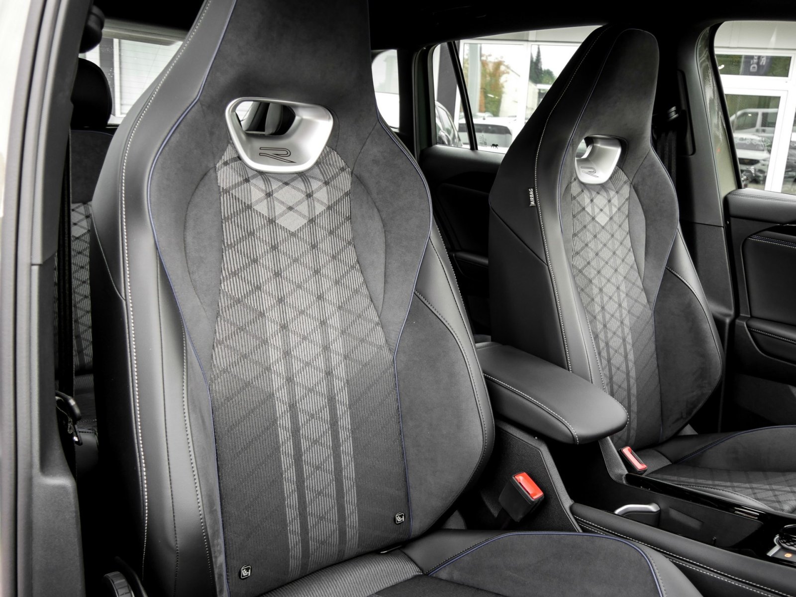 Volkswagen Tiguan 2.0 R-LINE 4X4 NEUESMODELL AHK 360CAM 20Z