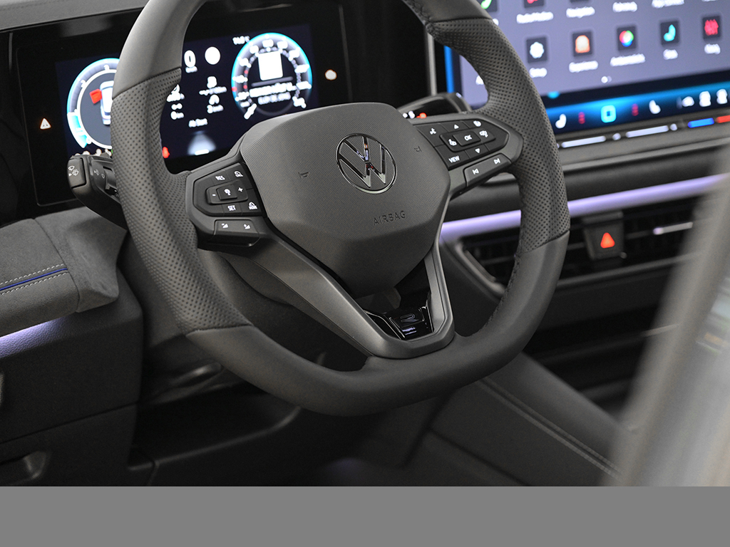 Volkswagen Tiguan 2.0 R-LINE DSG PANO AHK BLACKSTYLE