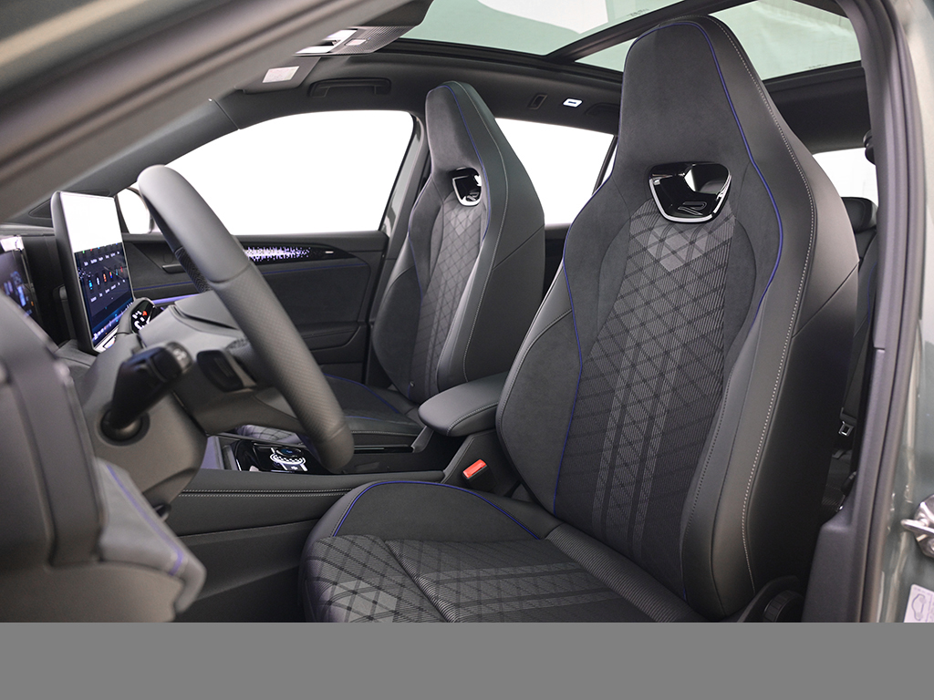 Volkswagen Tiguan 2.0 R-LINE DSG PANO AHK BLACKSTYLE