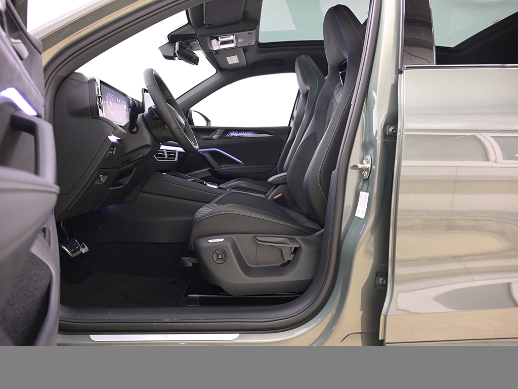 Volkswagen Tiguan 2.0 R-LINE DSG PANO AHK BLACKSTYLE