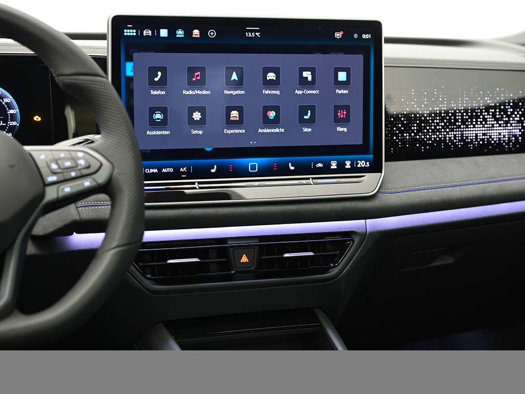 Volkswagen Tiguan 2.0 R-LINE DSG PANO AHK BLACKSTYLE