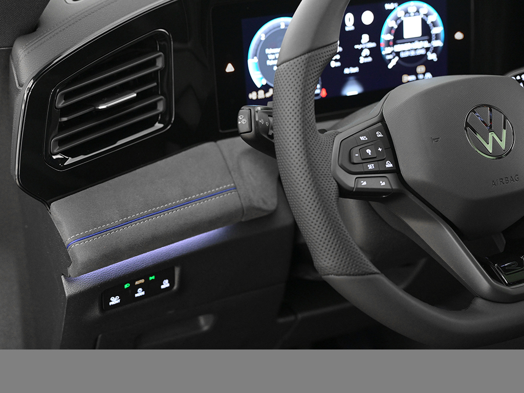 Volkswagen Tiguan 2.0 R-LINE DSG PANO AHK BLACKSTYLE