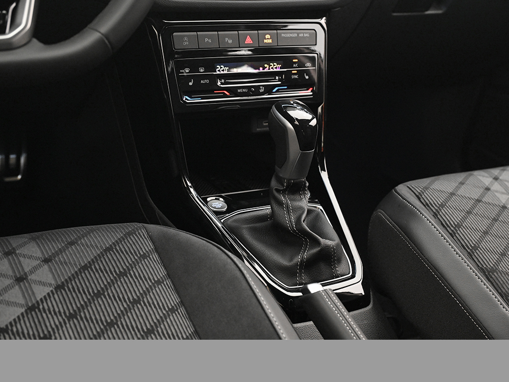 Volkswagen T-Cross 1.0 R-LINE DSG AHK KEYLESS NAVI CAM