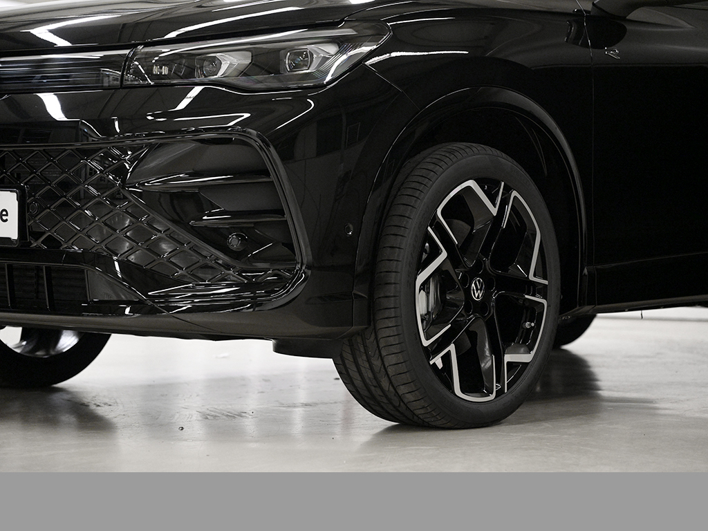 Volkswagen Tiguan 2.0 R-LINE 4MOTION DSG STANDHZG AHK PANO