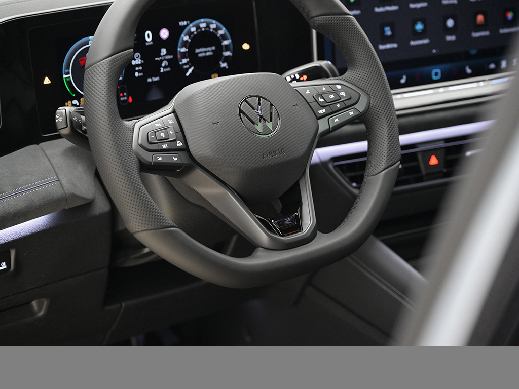 Volkswagen Tiguan eHYBRID R-LINE DSG BLACKSTYLE PANO AHK