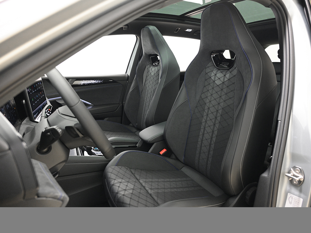 Volkswagen Tiguan eHYBRID R-LINE DSG BLACKSTYLE PANO AHK