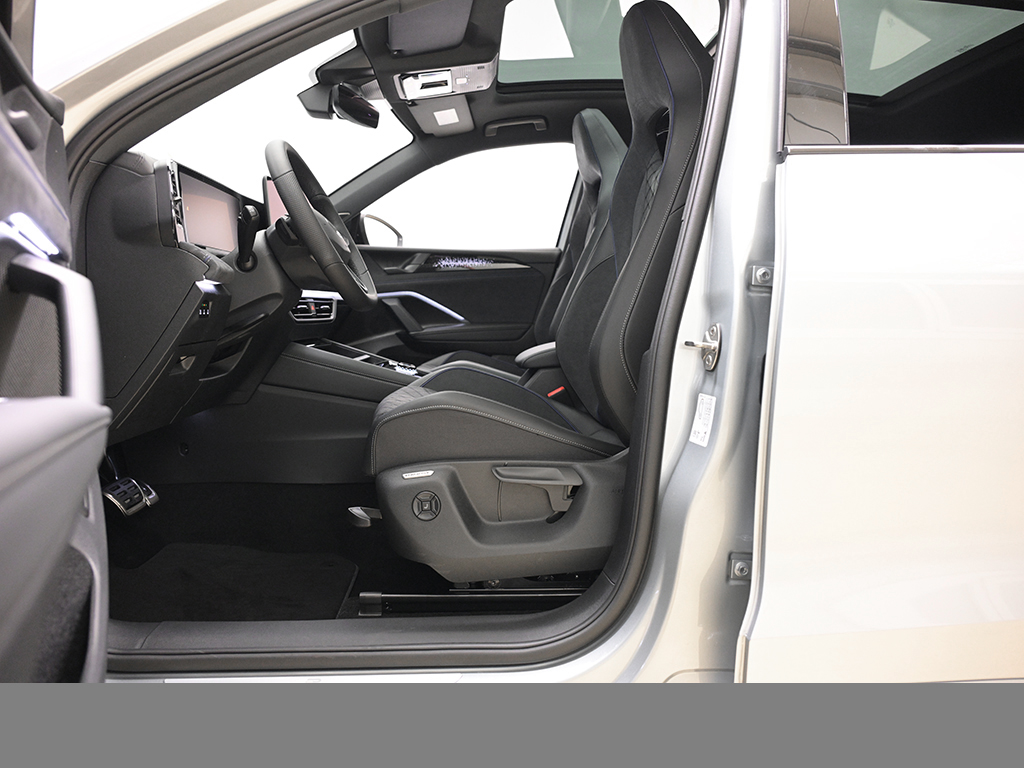 Volkswagen Tiguan eHYBRID R-LINE DSG BLACKSTYLE PANO AHK