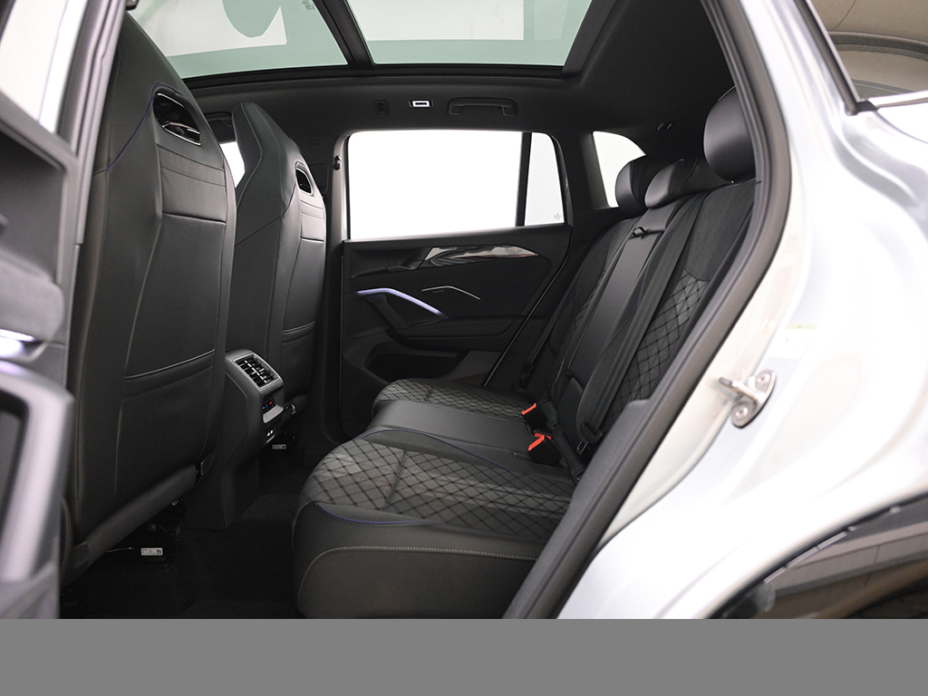 Volkswagen Tiguan eHYBRID R-LINE DSG BLACKSTYLE PANO AHK