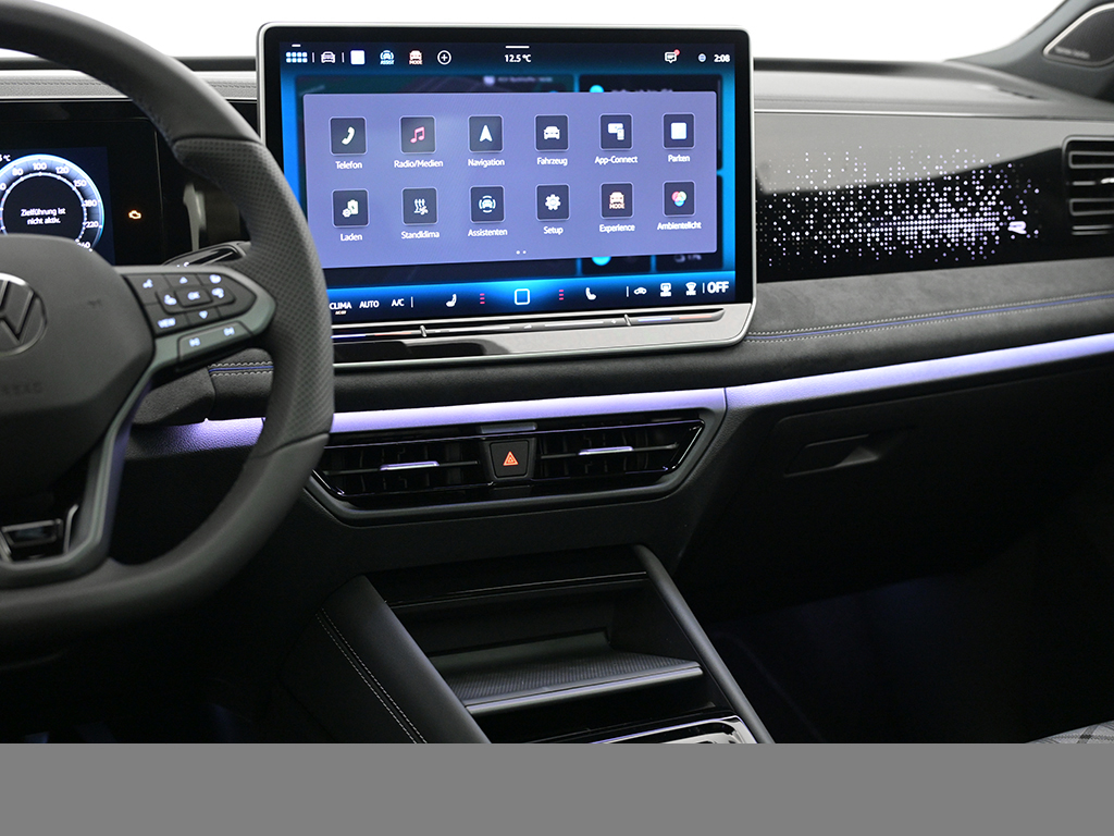 Volkswagen Tiguan eHYBRID R-LINE DSG BLACKSTYLE PANO AHK