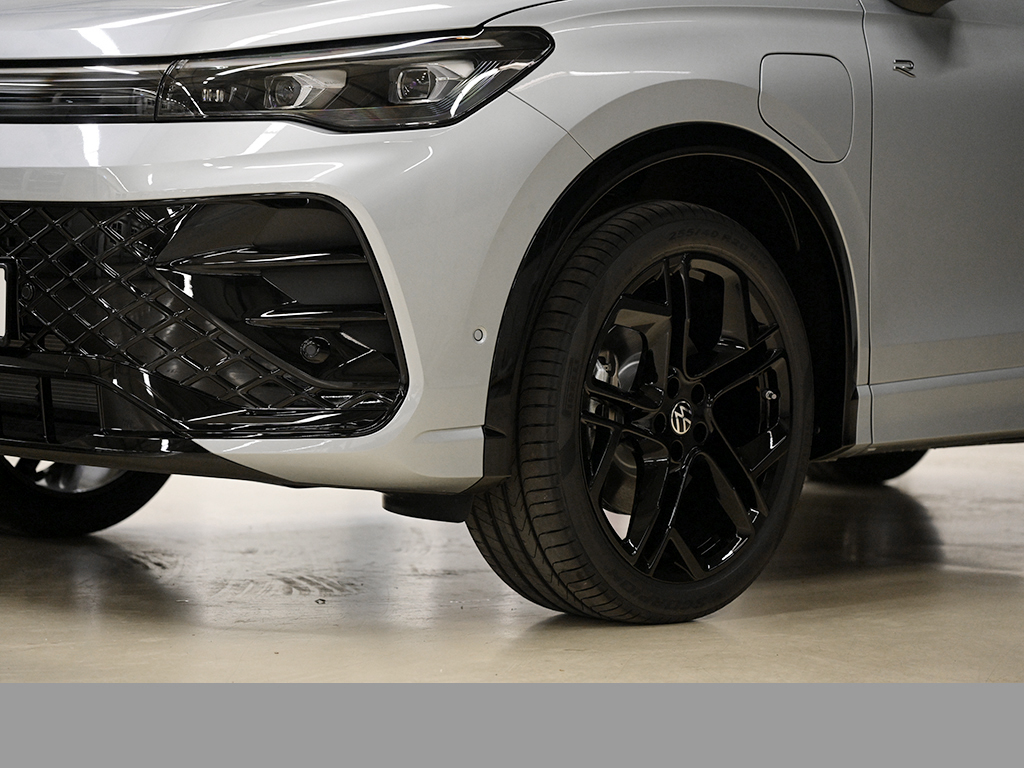 Volkswagen Tiguan eHYBRID R-LINE DSG BLACKSTYLE PANO AHK