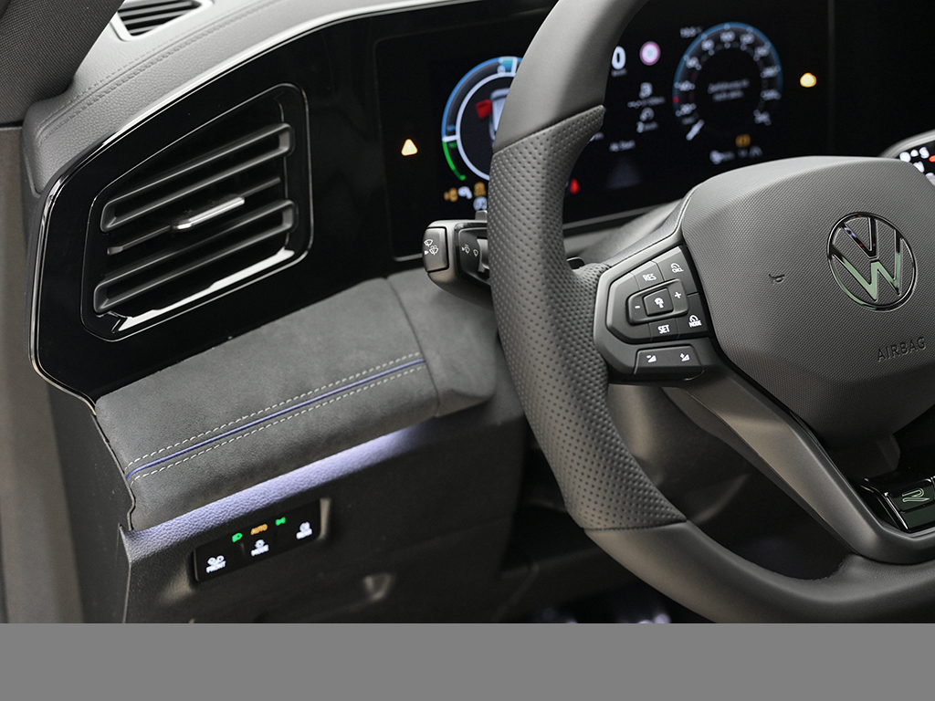 Volkswagen Tiguan eHYBRID R-LINE DSG BLACKSTYLE PANO AHK