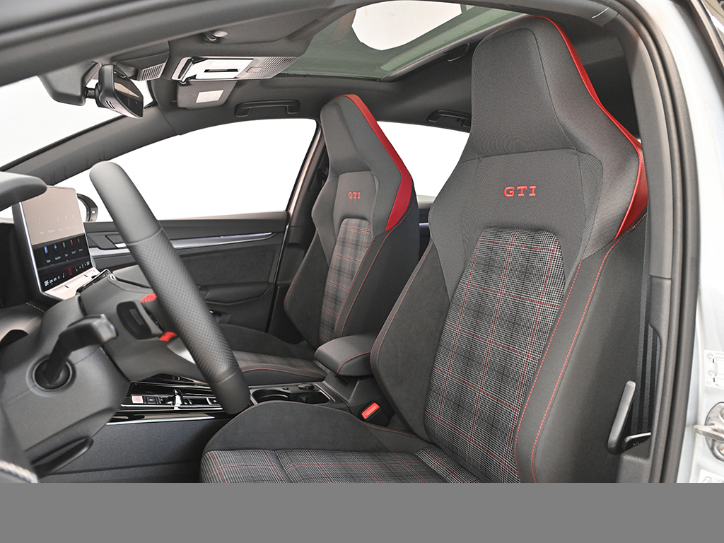 Volkswagen Golf GTI PANO BLACKSTYLE HARMANKARDON