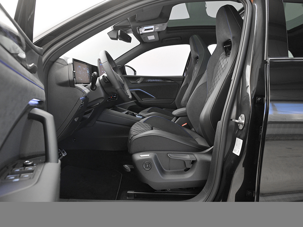 Volkswagen Tiguan eHYBRID R-LINE DSG BLACKSTYLE PANO AHK