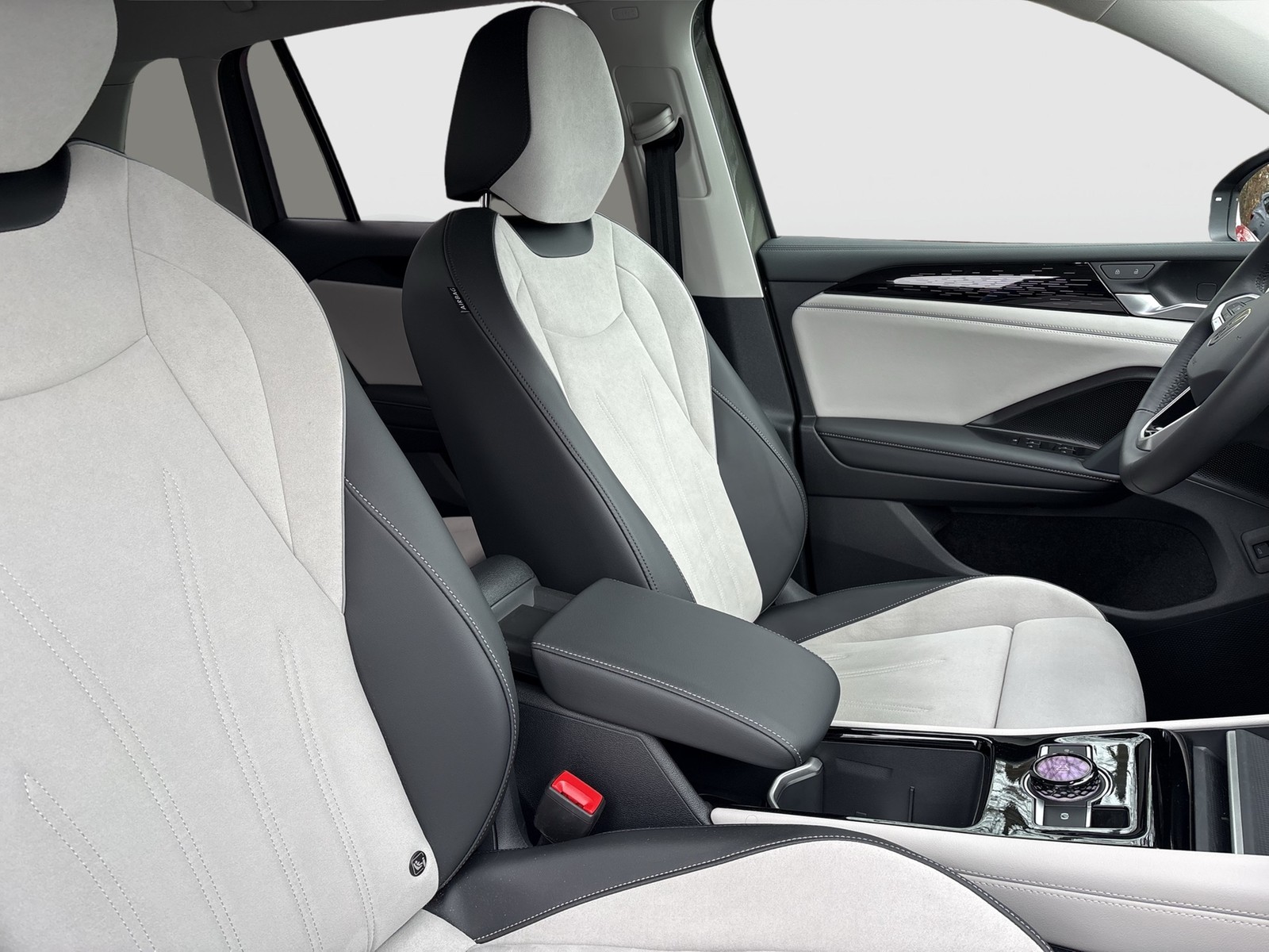 Volkswagen Tiguan 2.0 ELEGANCE NEUES MODELL AHK CAM EKLAPPE