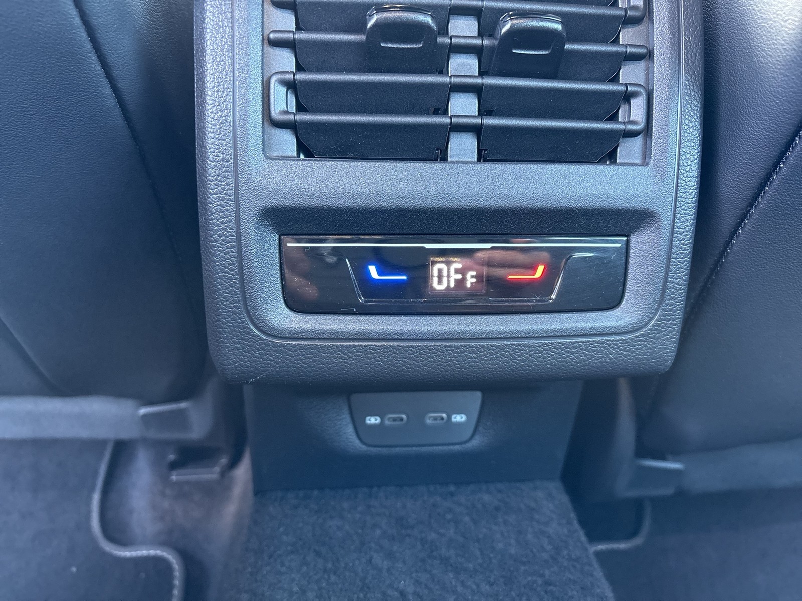 Volkswagen Golf Variant VIII 1.5 R-LINE ACC NAVI CARPLAY