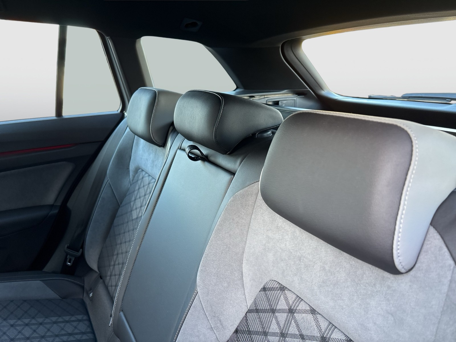 Volkswagen Golf Variant VIII 1.5 R-LINE ACC NAVI CARPLAY