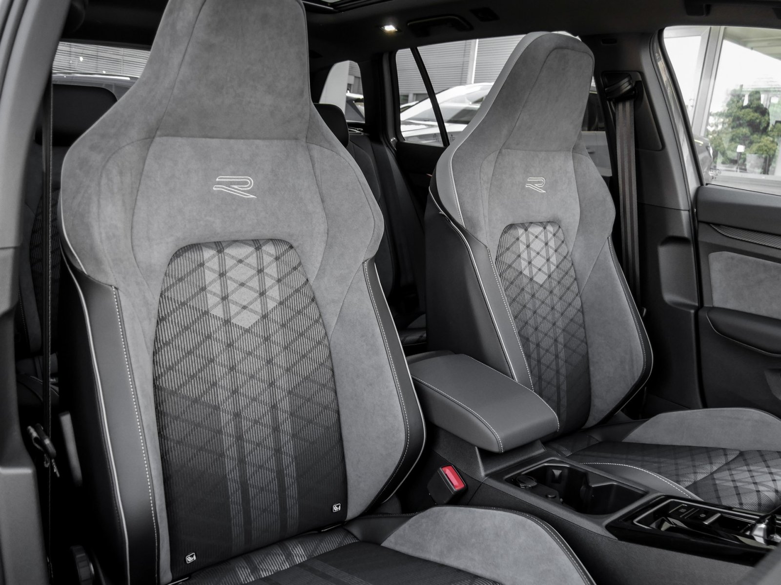 Volkswagen Golf Variant 1.5 R-LINE DSG HARMANKARDON eKLAPPE