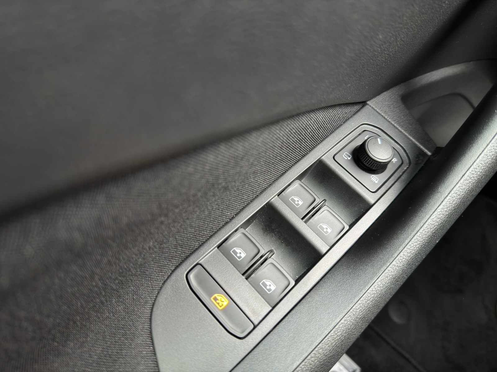 Skoda Kamiq 1.5 SELECTION CAM ACC NAVI ALU SITZHEIZUNG