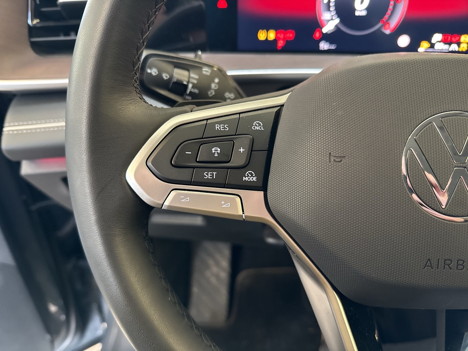 Volkswagen Tayron 2.0 ELEGANCE LEDER AHK 360°CAM ACC LM18