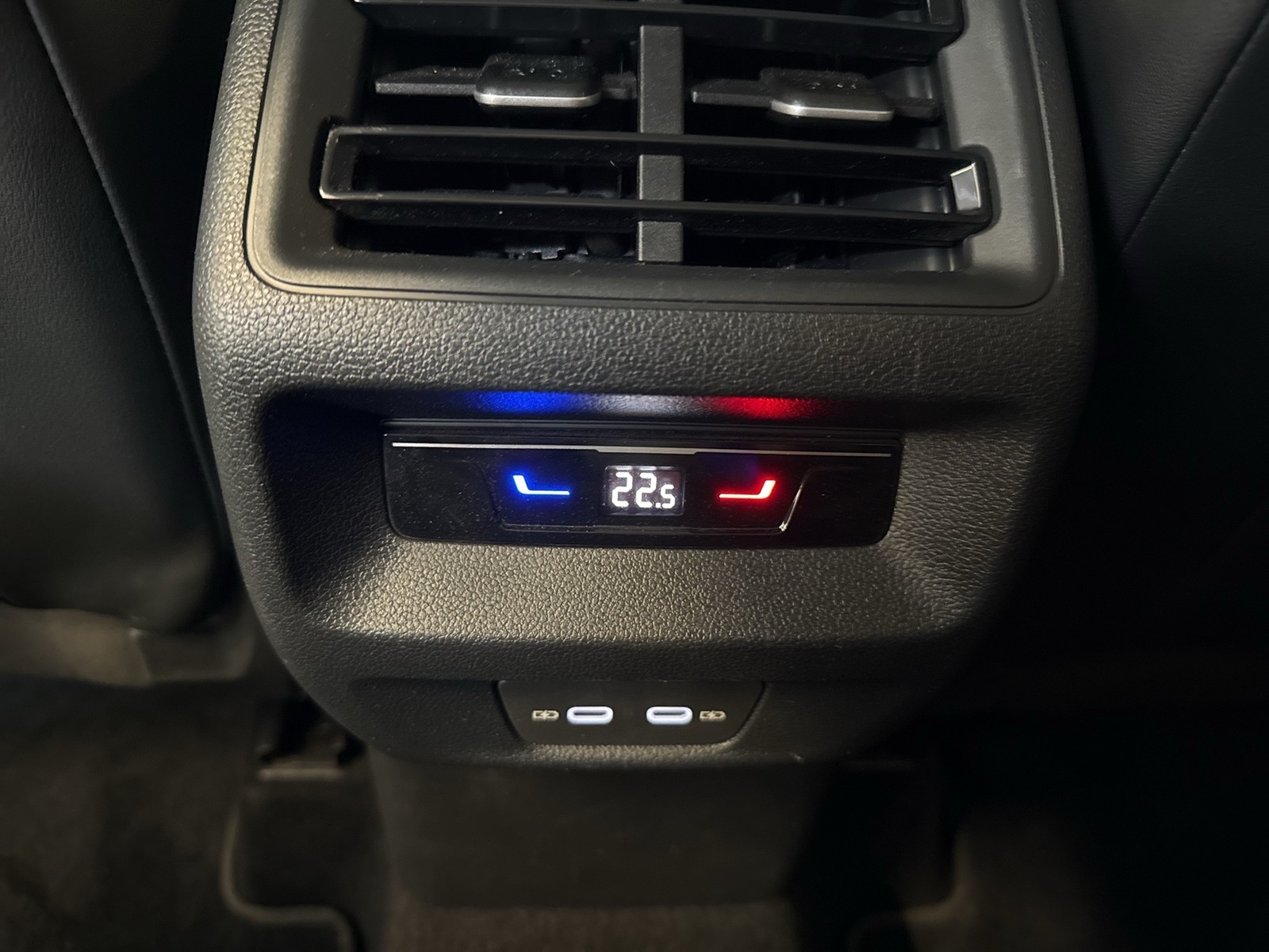 Volkswagen Tayron 2.0 ELEGANCE LEDER AHK 360°CAM ACC LM18