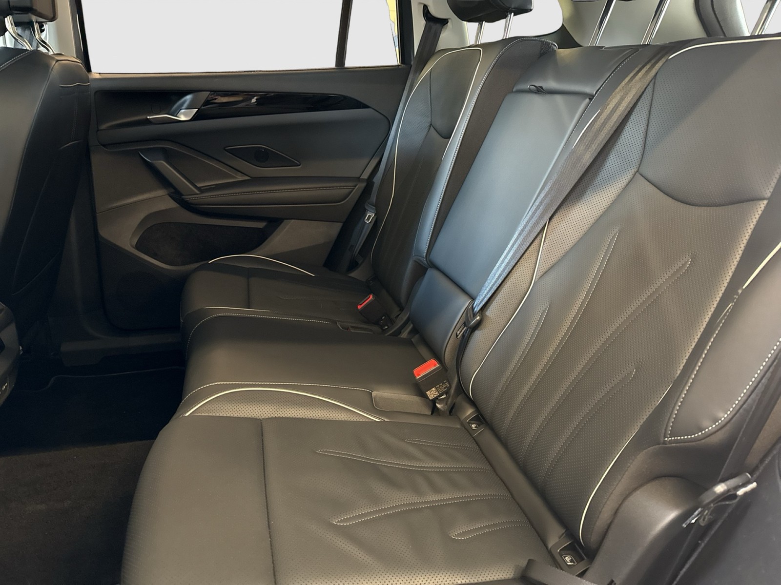 Volkswagen Tayron 2.0 ELEGANCE LEDER AHK 360°CAM ACC LM18