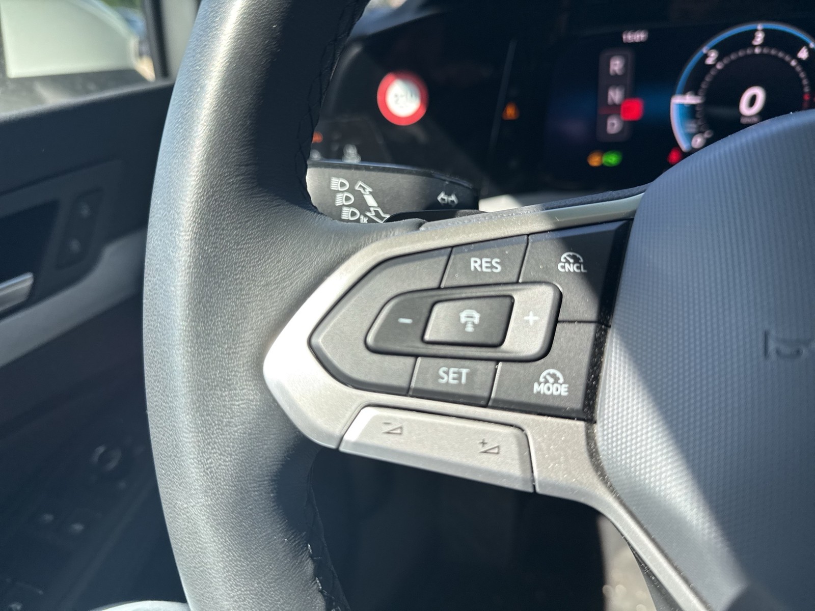 Volkswagen Golf VIII 2.0 LIFE FACELIFT ACC LM18 CARPLAY