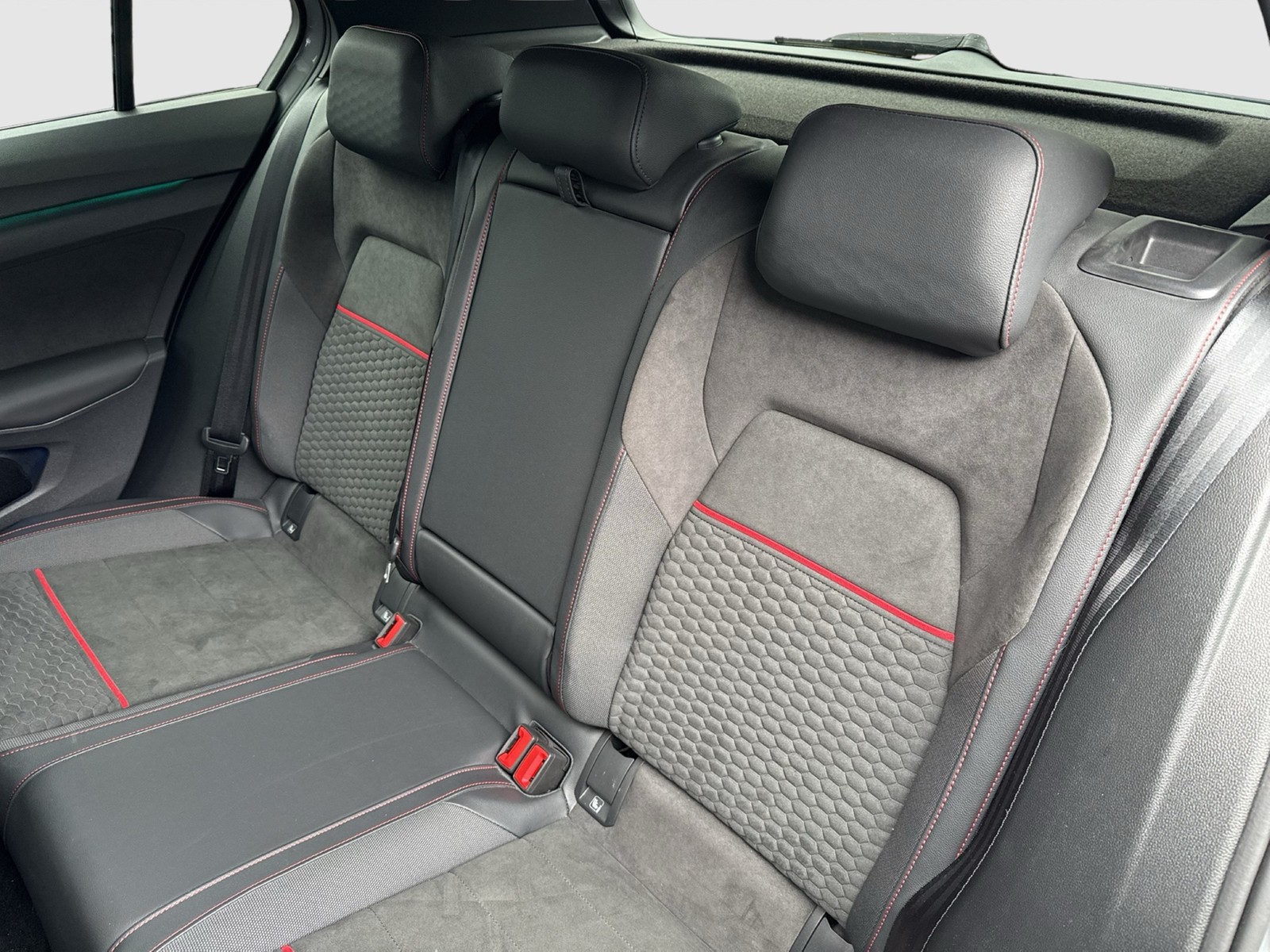 Volkswagen Golf 2.0 GTI CLUBSPORT PANO KAMERA AKRA ALU19