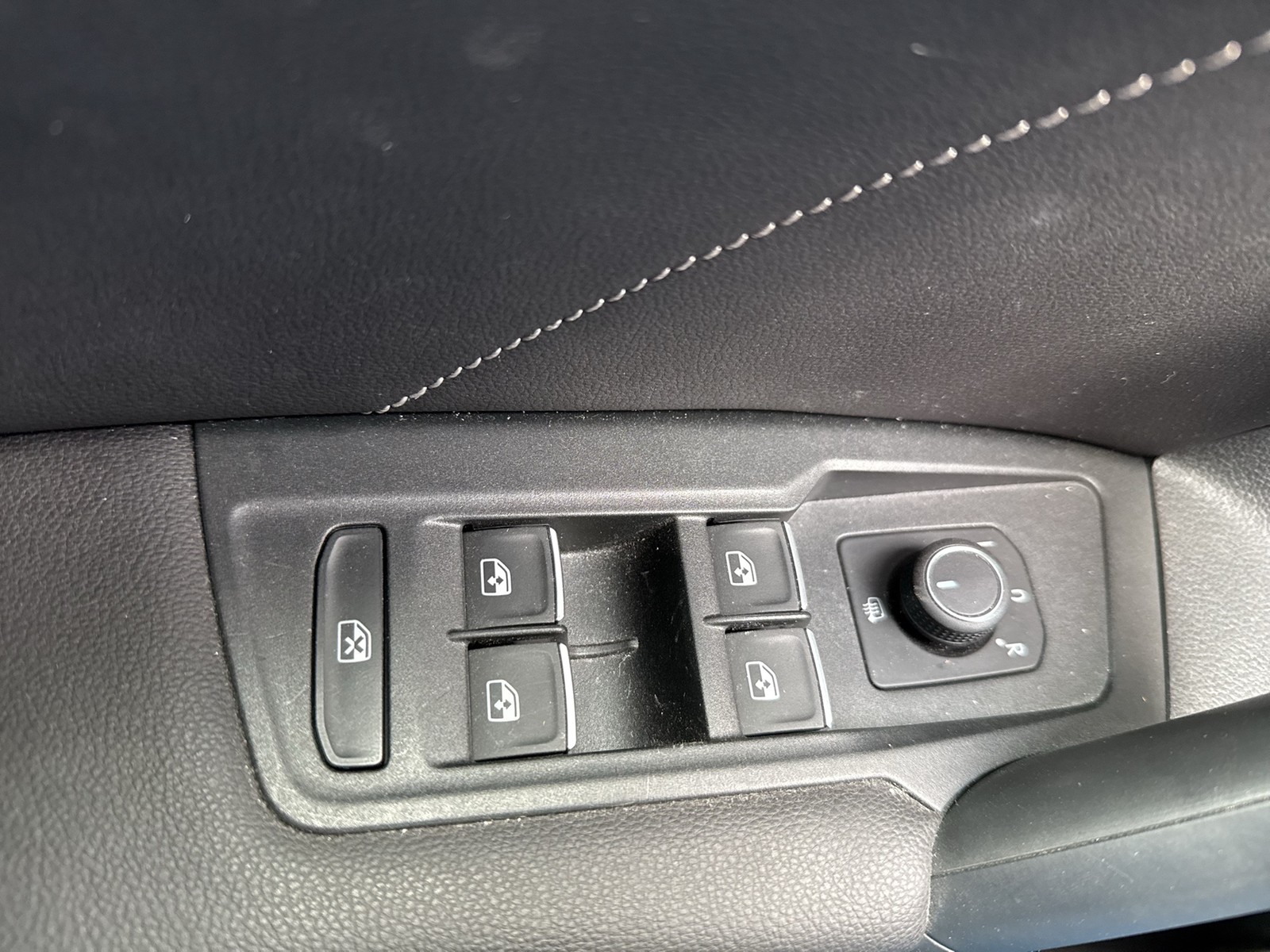 Volkswagen Tiguan 1.5 R-Line ALU19 eKLAPPE CARPLAY KAMERA