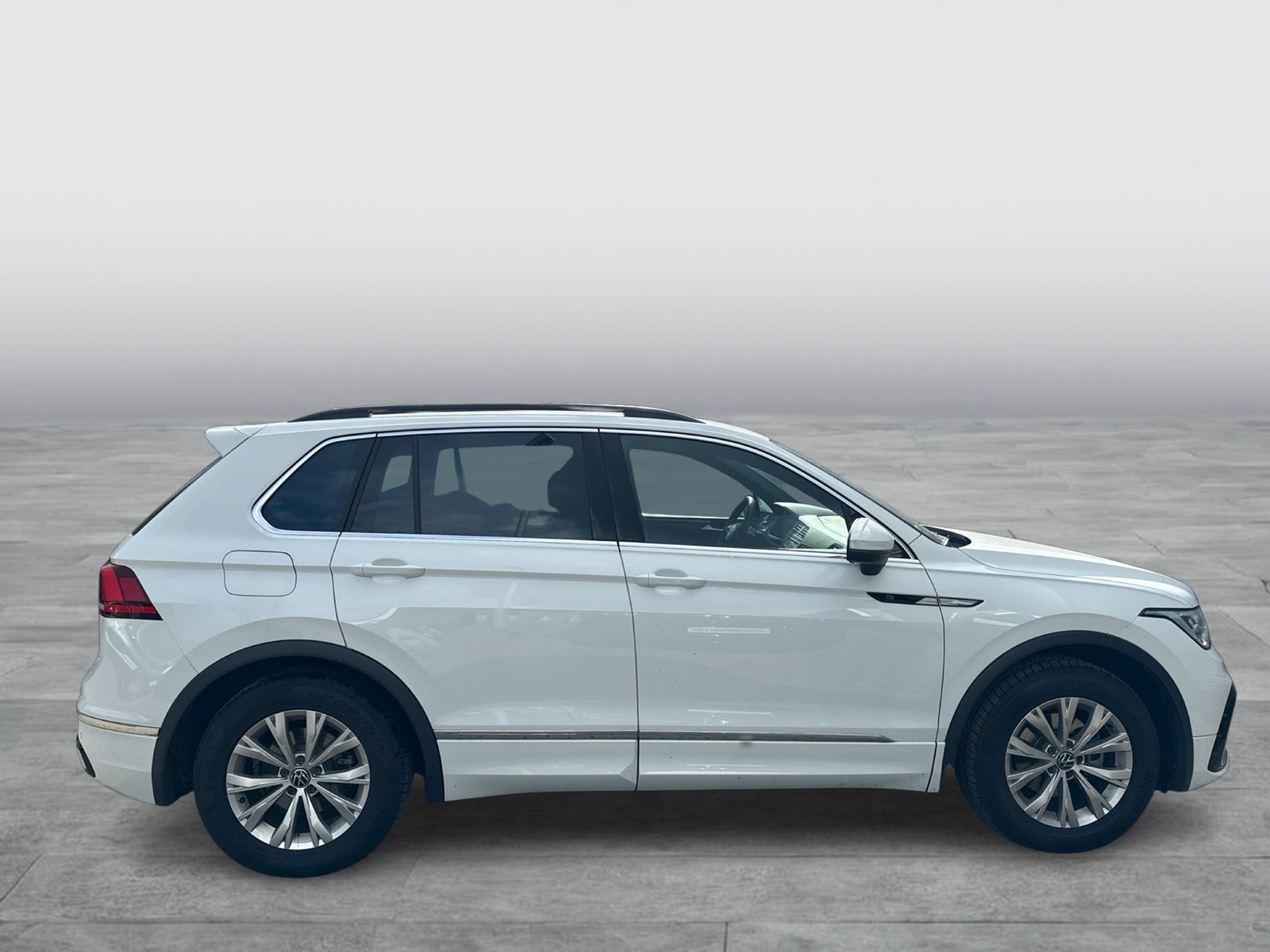 Volkswagen Tiguan 1.5 R-Line ALU19 eKLAPPE CARPLAY KAMERA