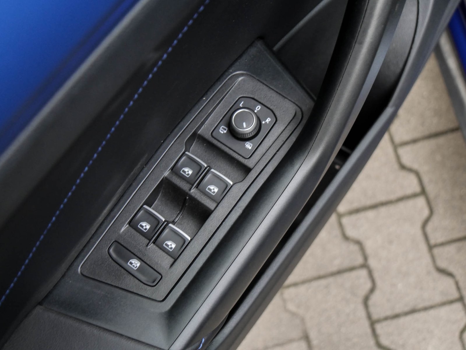 Volkswagen T-Roc 2.0 R 4X4 AKRAPOVIC BEATS CAM ACC LM18 NAVI