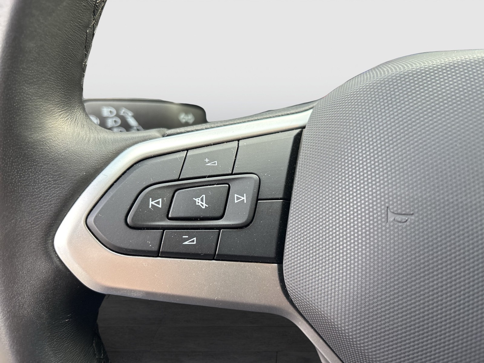 Volkswagen T-Roc 1.0 LIFE CARPLAY ALU SITZHEIZUNG LED DAB+