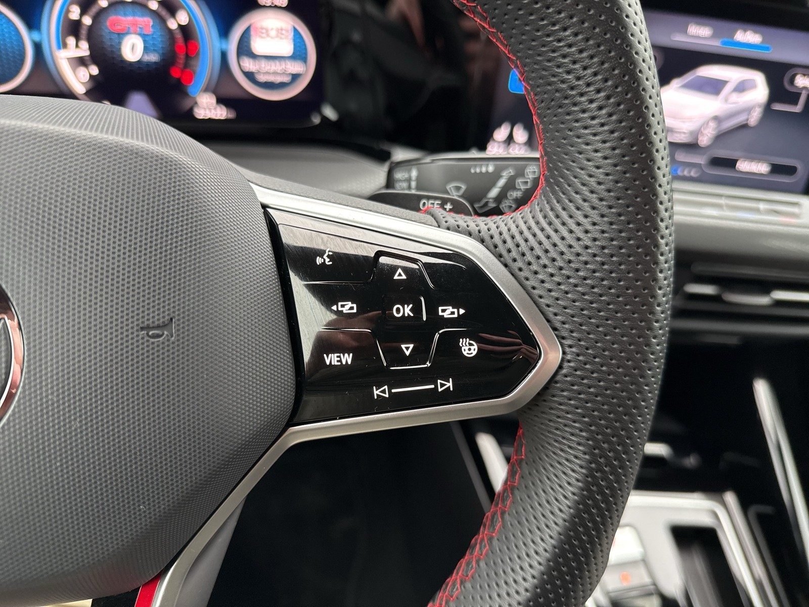 Volkswagen Golf VIII 2.0 GTI ACC LM18 CARPLAY SITZHEIZUNG