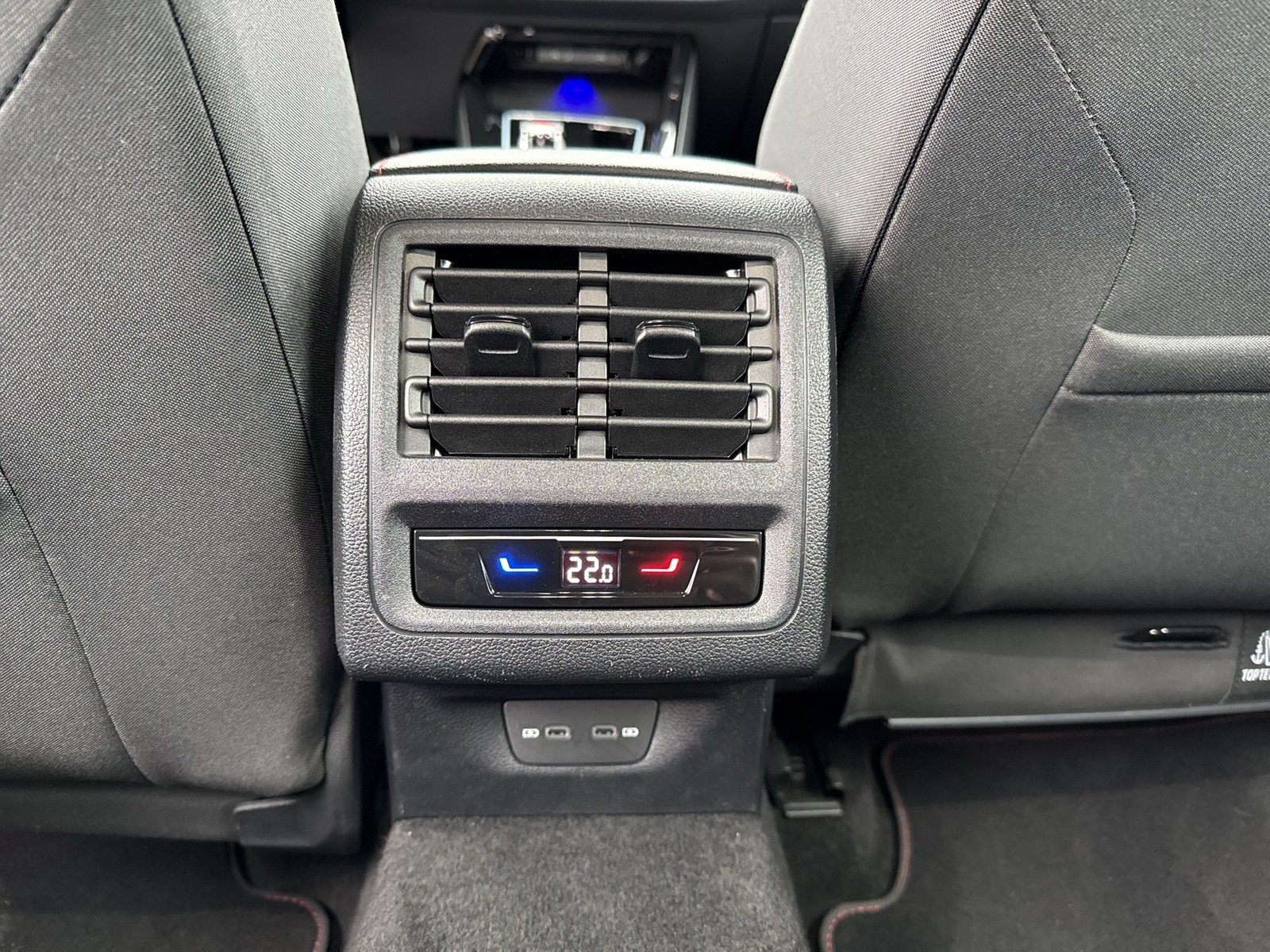 Volkswagen Golf VIII 2.0 GTI ACC LM18 CARPLAY SITZHEIZUNG