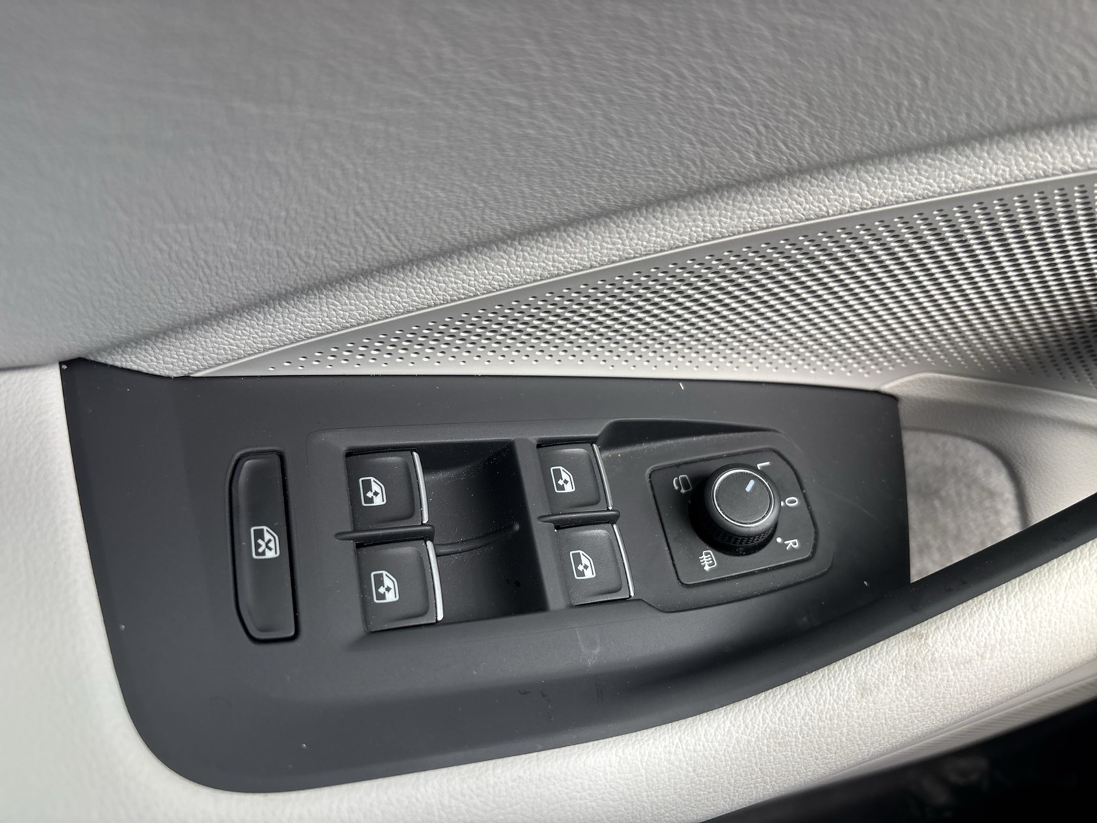 Volkswagen Passat Variant 1.5 HYBRID ELEGANCE NEUES MODELL