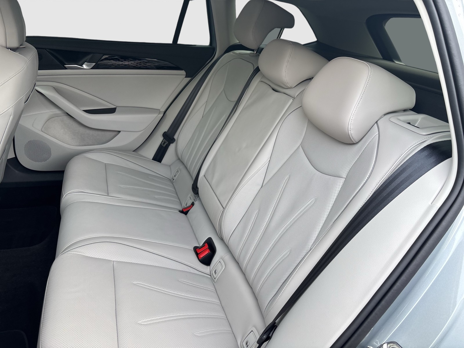 Volkswagen Passat Variant 1.5 HYBRID ELEGANCE NEUES MODELL