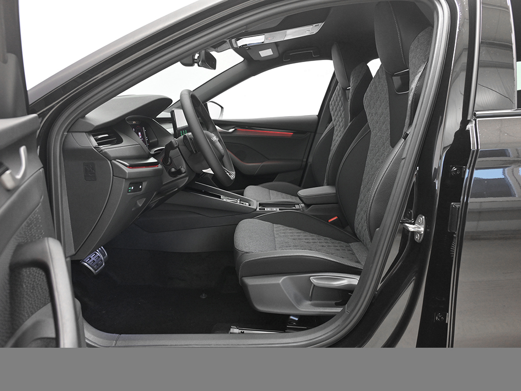 Skoda Octavia Combi 2.0 SPORTLINE DSG AHK KEYLESS LM18