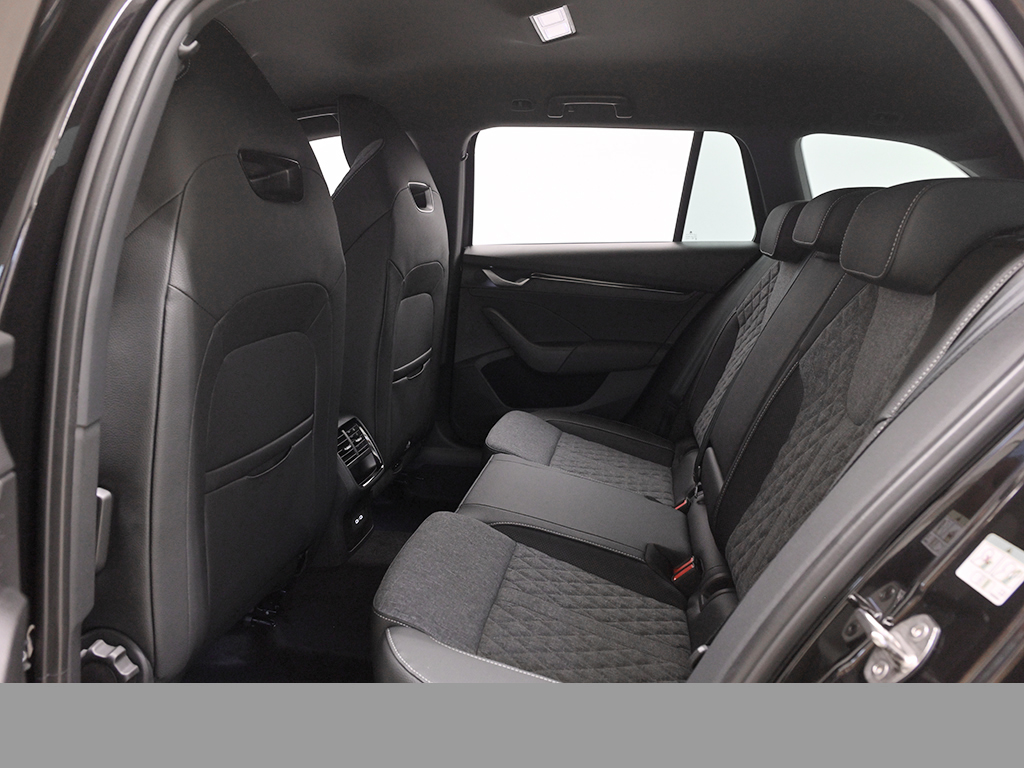 Skoda Octavia Combi 2.0 SPORTLINE DSG AHK KEYLESS LM18
