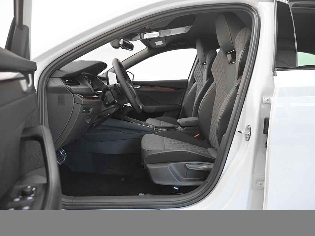 Skoda Octavia Combi 2.0 SPORTLINE DSG AHK KEYLESS LM18