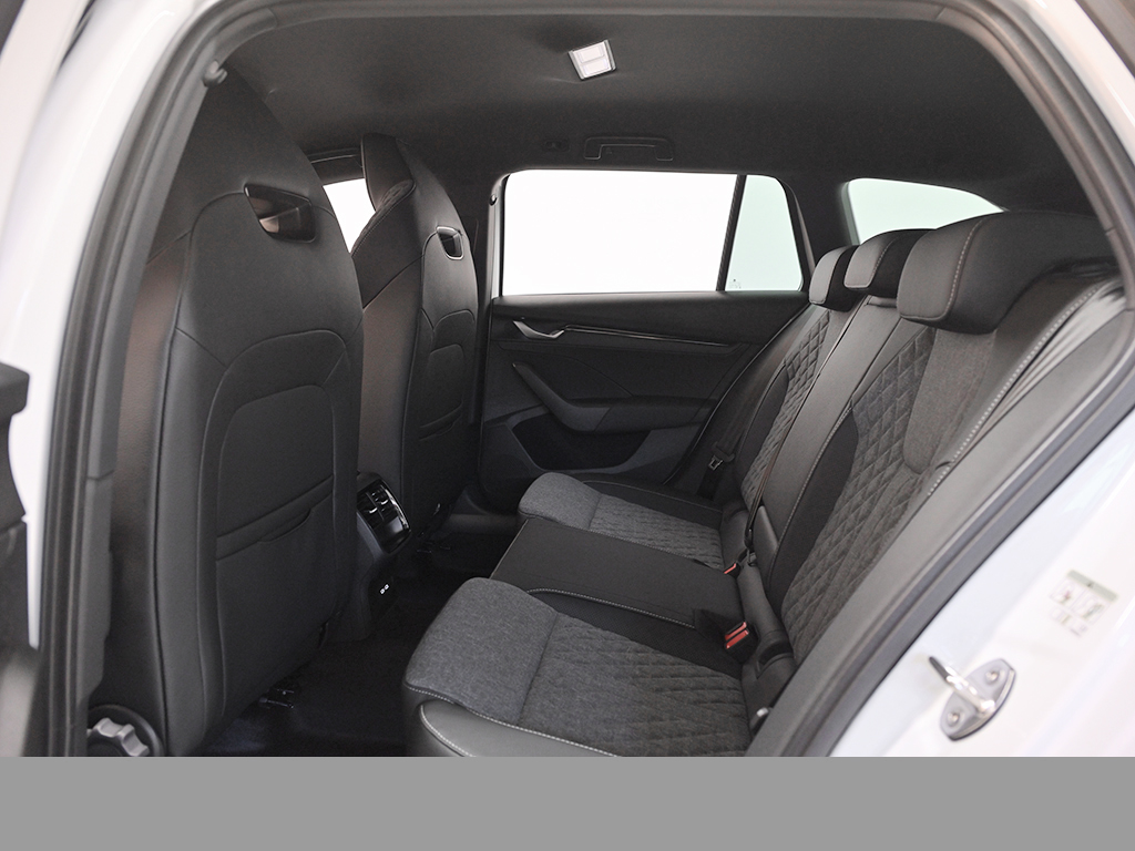 Skoda Octavia Combi 2.0 SPORTLINE DSG AHK KEYLESS LM18